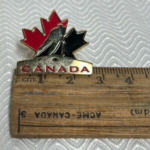 Team Canada hockey pin